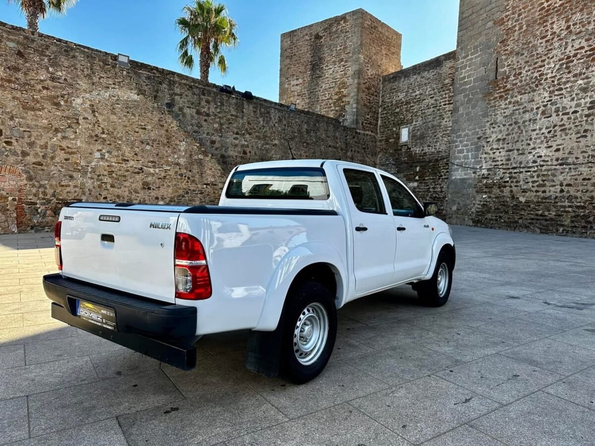 TOYOTA Hilux VU 4p 6G pickup 2.5 D-4D Doble Cabina GX 4x4