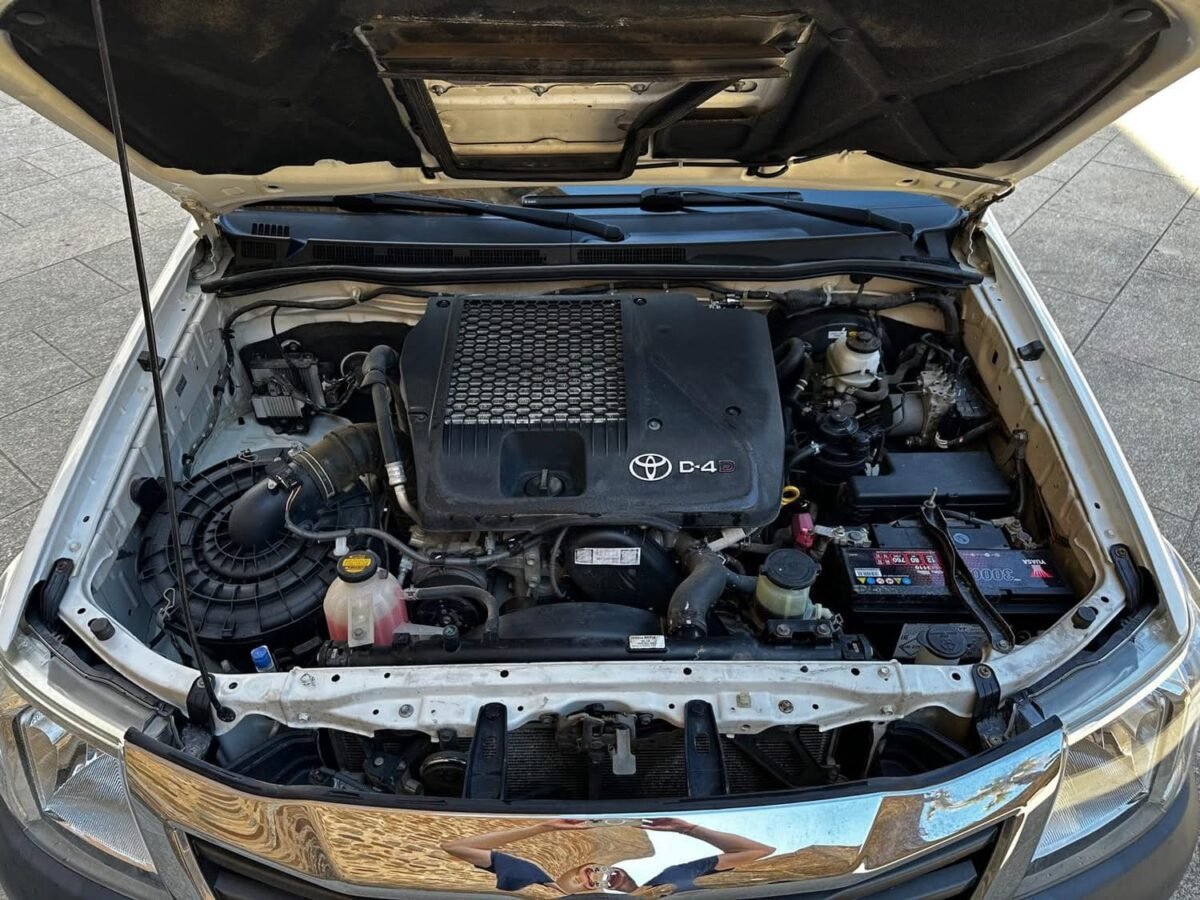 TOYOTA Hilux VU 4p 6G pickup 2.5 D-4D Doble Cabina GX 4x4