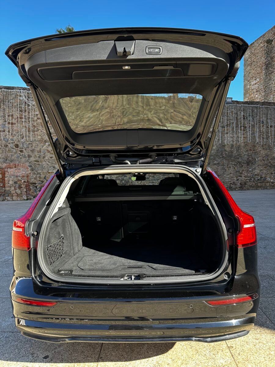 VOLVO V60 familiar 2.0 B4 (D) Plus Dark Auto 197 CV 