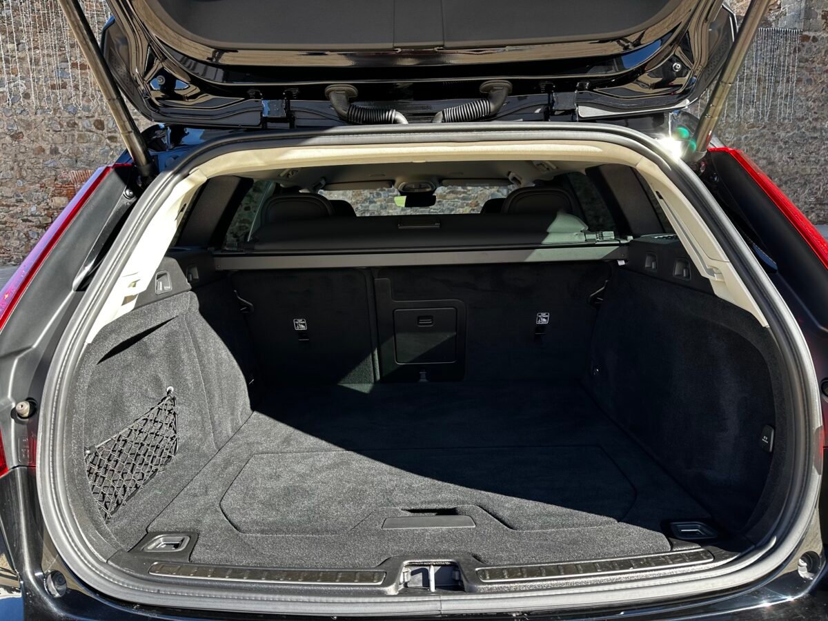 VOLVO V60 familiar 2.0 B4 (D) Plus Dark Auto 197 CV 