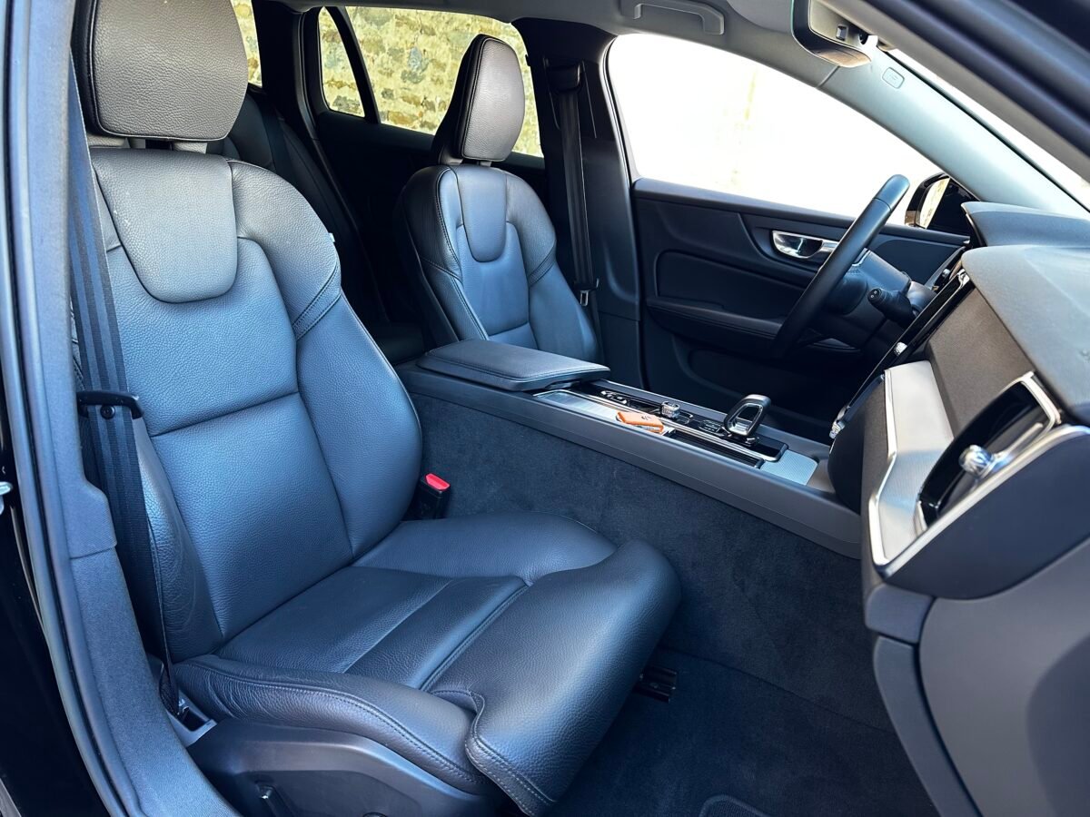 VOLVO V60 familiar 2.0 B4 (D) Plus Dark Auto 197 CV 