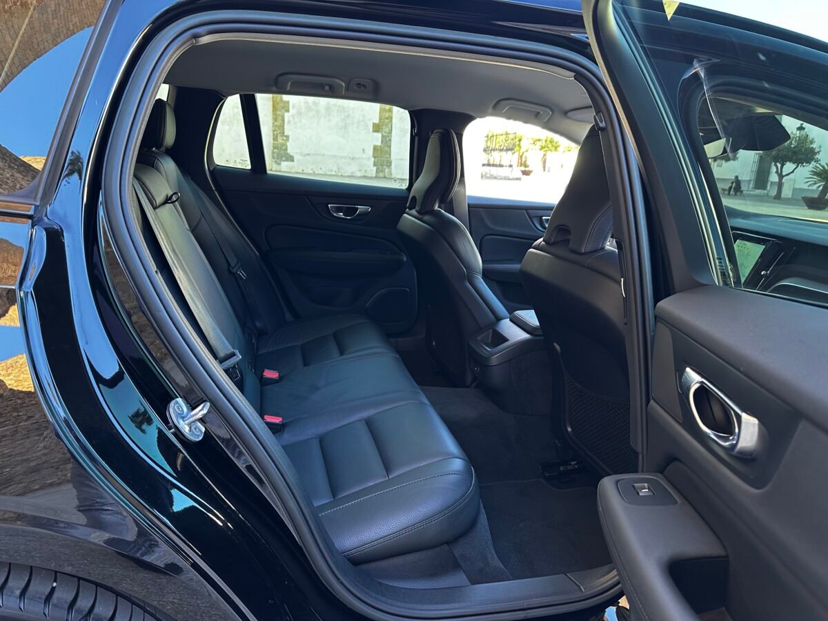 VOLVO V60 familiar 2.0 B4 (D) Plus Dark Auto 197 CV 