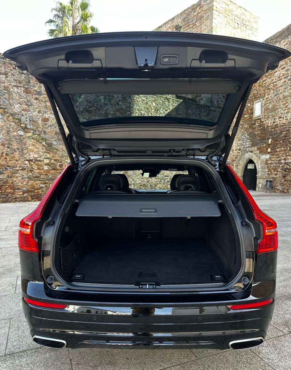 VOLVO XC60 R Design AWD 2.0 B5 235CV 