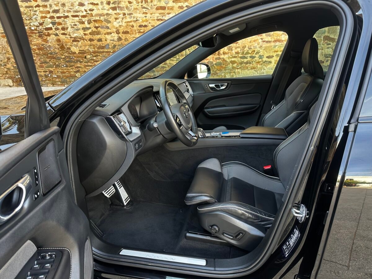 VOLVO XC60 R Design AWD 2.0 B5 235CV 