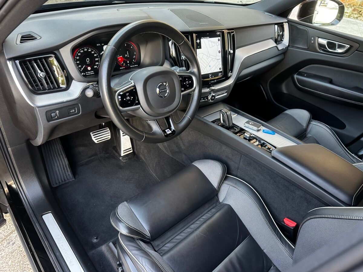 VOLVO XC60 R Design AWD 2.0 B5 235CV 