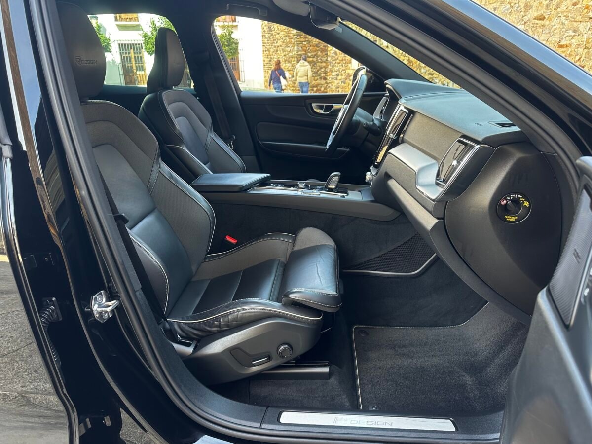 VOLVO XC60 R Design AWD 2.0 B5 235CV 