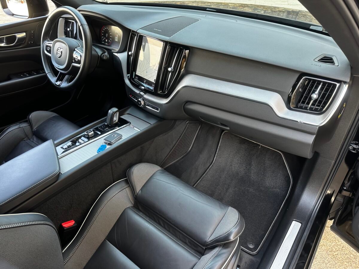 VOLVO XC60 R Design AWD 2.0 B5 235CV 