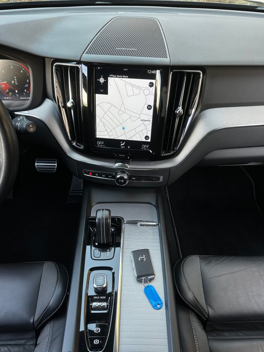 VOLVO XC60 R Design AWD 2.0 B5 235CV 