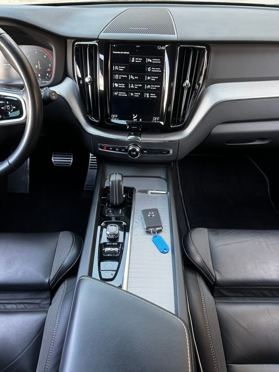 VOLVO XC60 R Design AWD 2.0 B5 235CV 