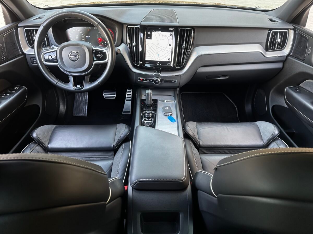 VOLVO XC60 R Design AWD 2.0 B5 235CV 