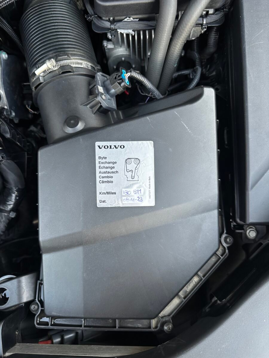 VOLVO XC60 R Design AWD 2.0 B5 235CV 