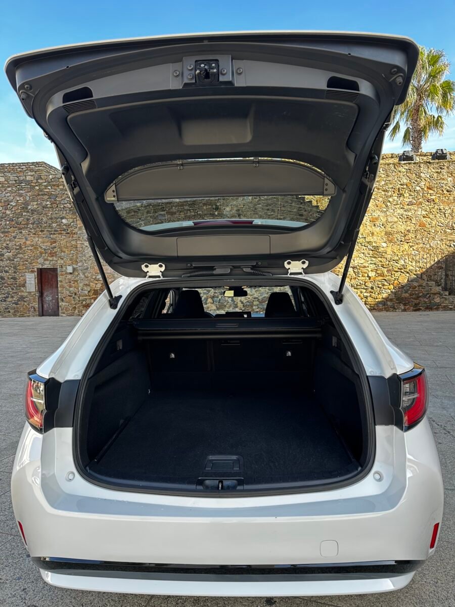 TOYOTA Corolla familiar 1.8 125H BUSINESS PLUS E-CVT TOU SPORT