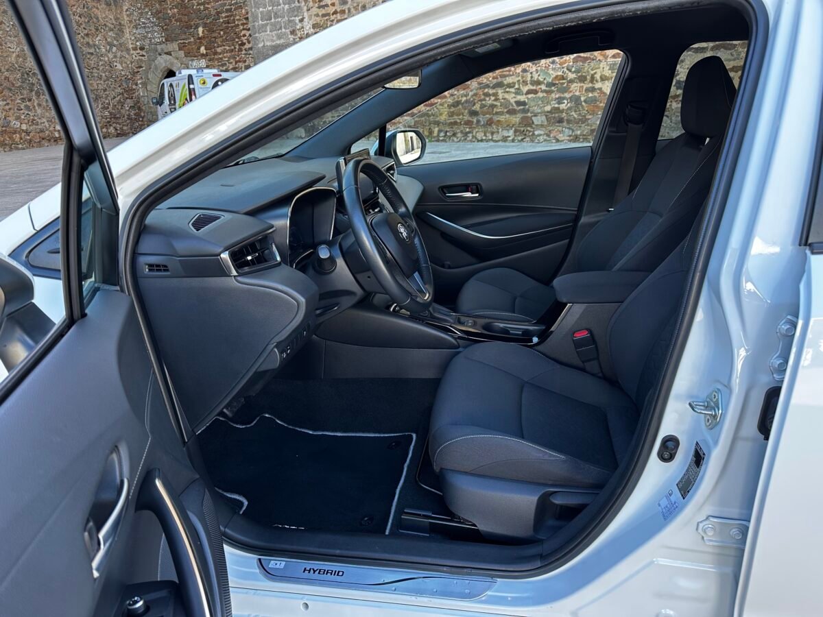 TOYOTA Corolla familiar 1.8 125H BUSINESS PLUS E-CVT TOU SPORT