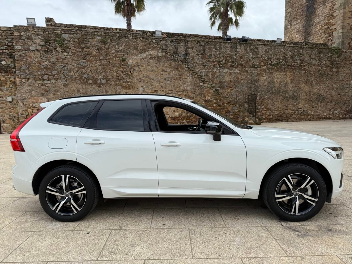 VOLVO XC60 2.0 B4 T4 R-Design Auto 197 Cv 