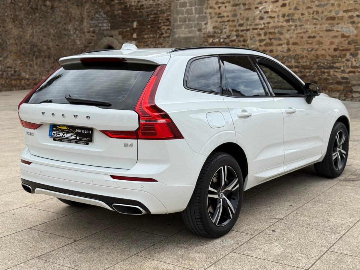 VOLVO XC60 2.0 B4 T4 R-Design Auto 197 Cv 