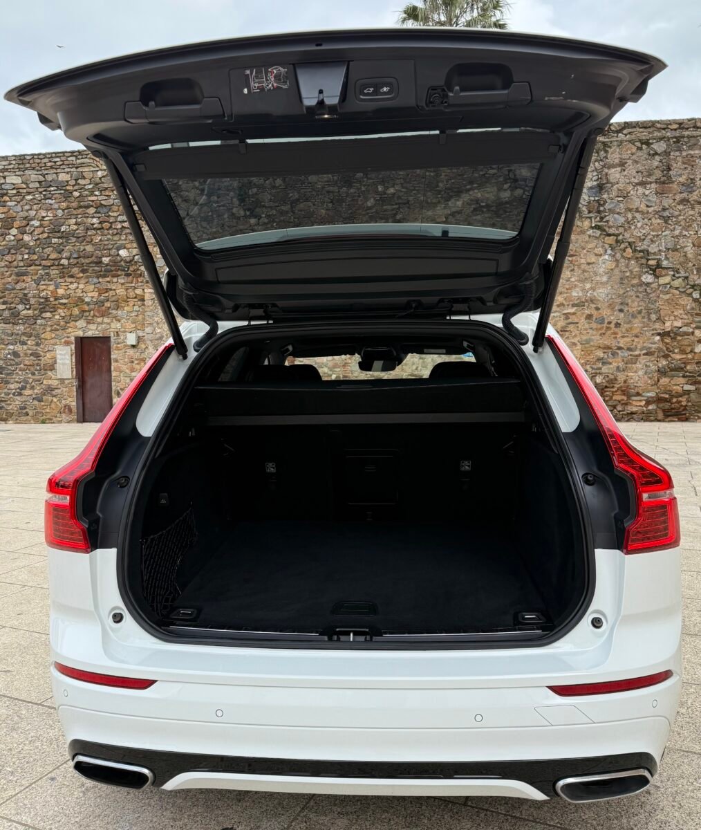 VOLVO XC60 2.0 B4 T4 R-Design Auto 197 Cv 