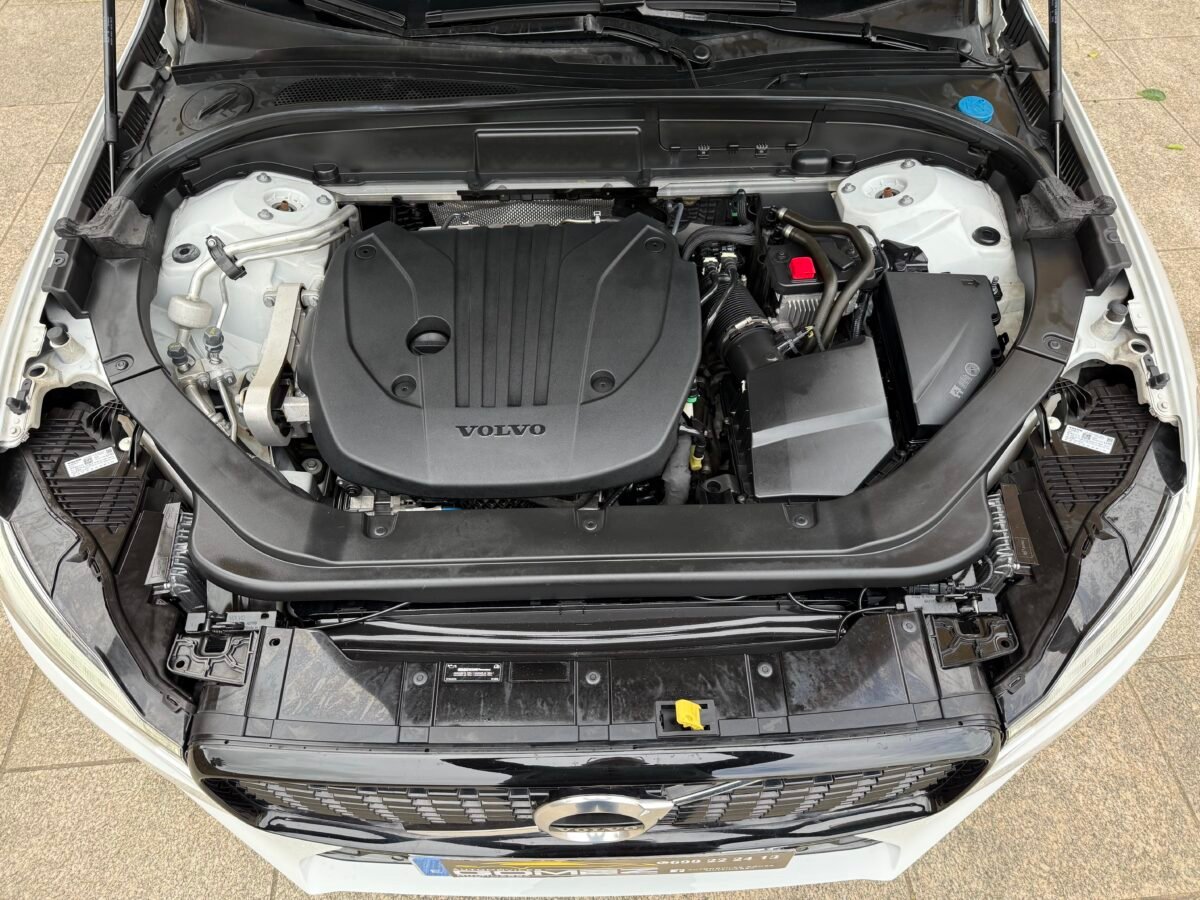 VOLVO XC60 2.0 B4 T4 R-Design Auto 197 Cv 