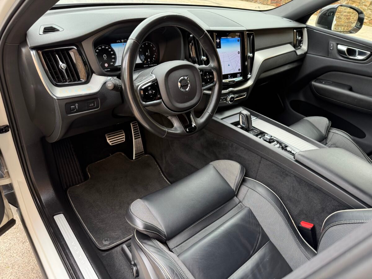 VOLVO XC60 2.0 B4 T4 R-Design Auto 197 Cv 