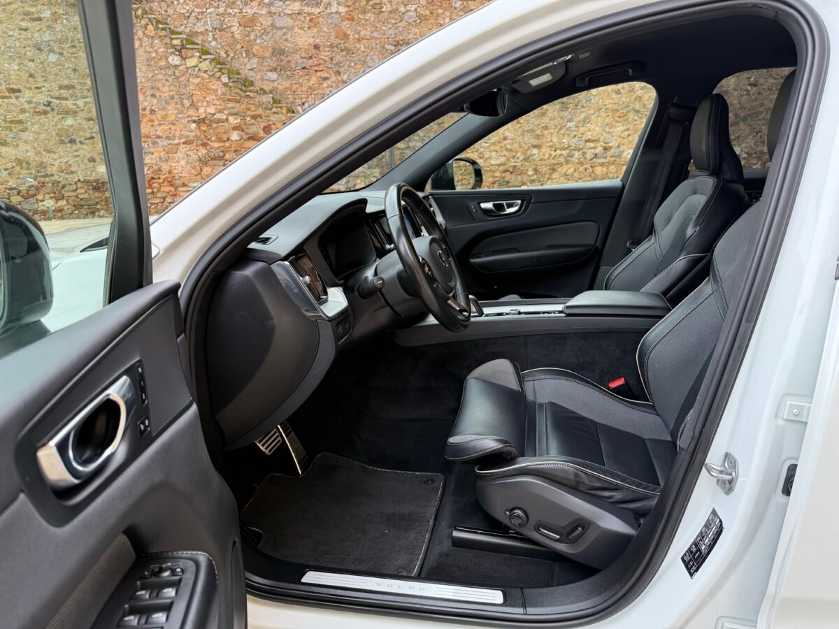 VOLVO XC60 2.0 B4 T4 R-Design Auto 197 Cv 