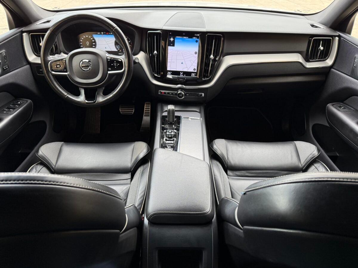 VOLVO XC60 2.0 B4 T4 R-Design Auto 197 Cv 