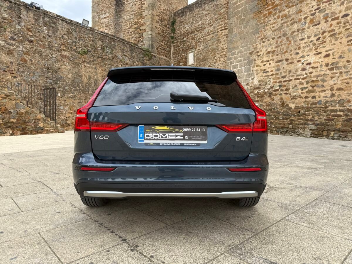 VOLVO V60 Cross Country Pro AWD 2.0 D4 197 CV 