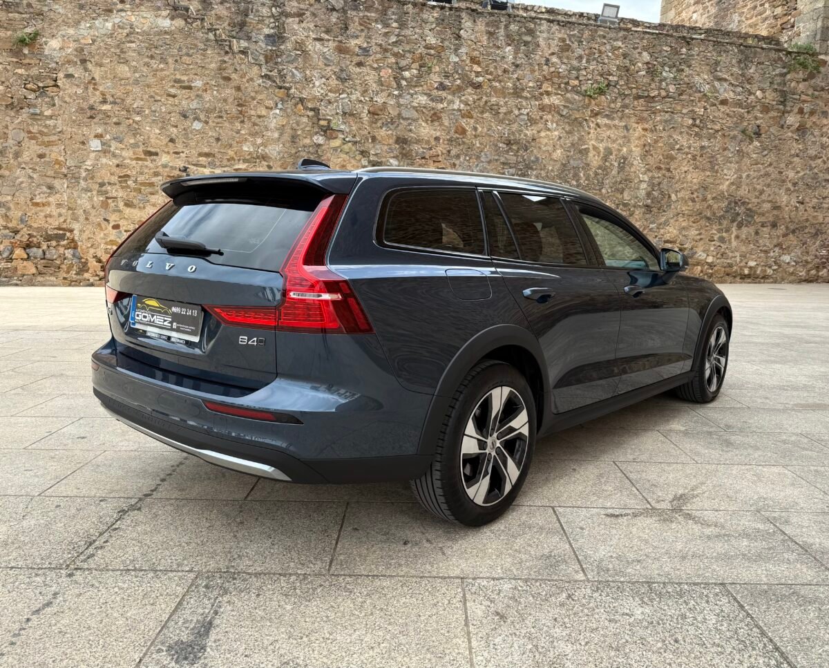 VOLVO V60 Cross Country Pro AWD 2.0 D4 197 CV 