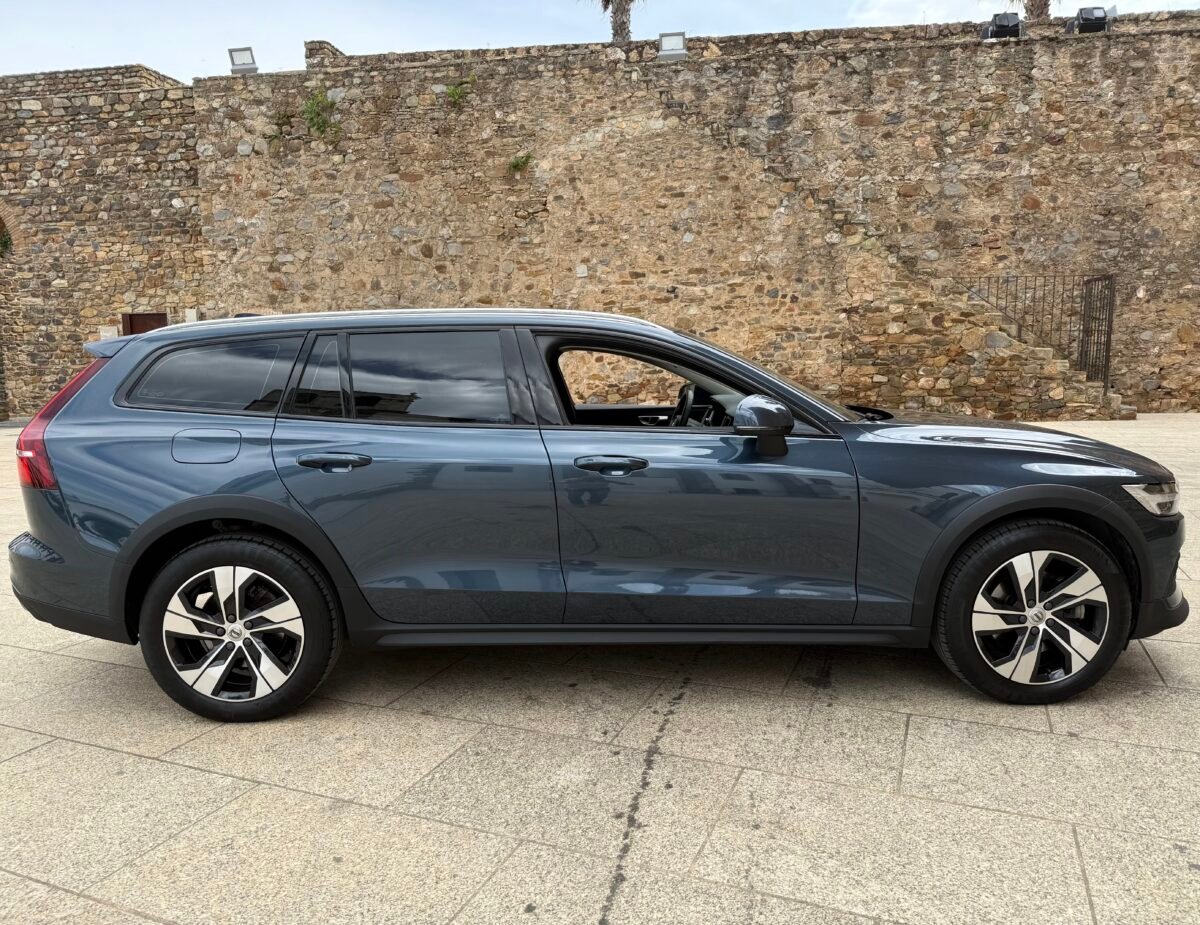 VOLVO V60 Cross Country Pro AWD 2.0 D4 197 CV 