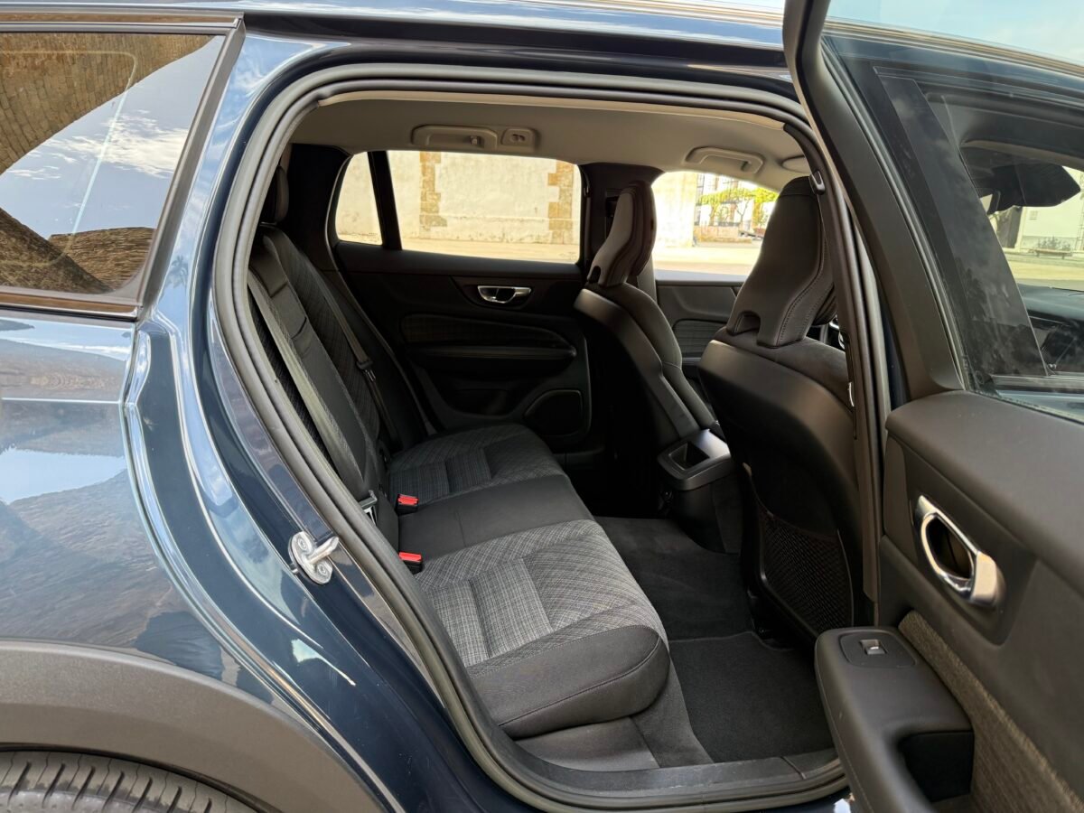 VOLVO V60 Cross Country Pro AWD 2.0 D4 197 CV 