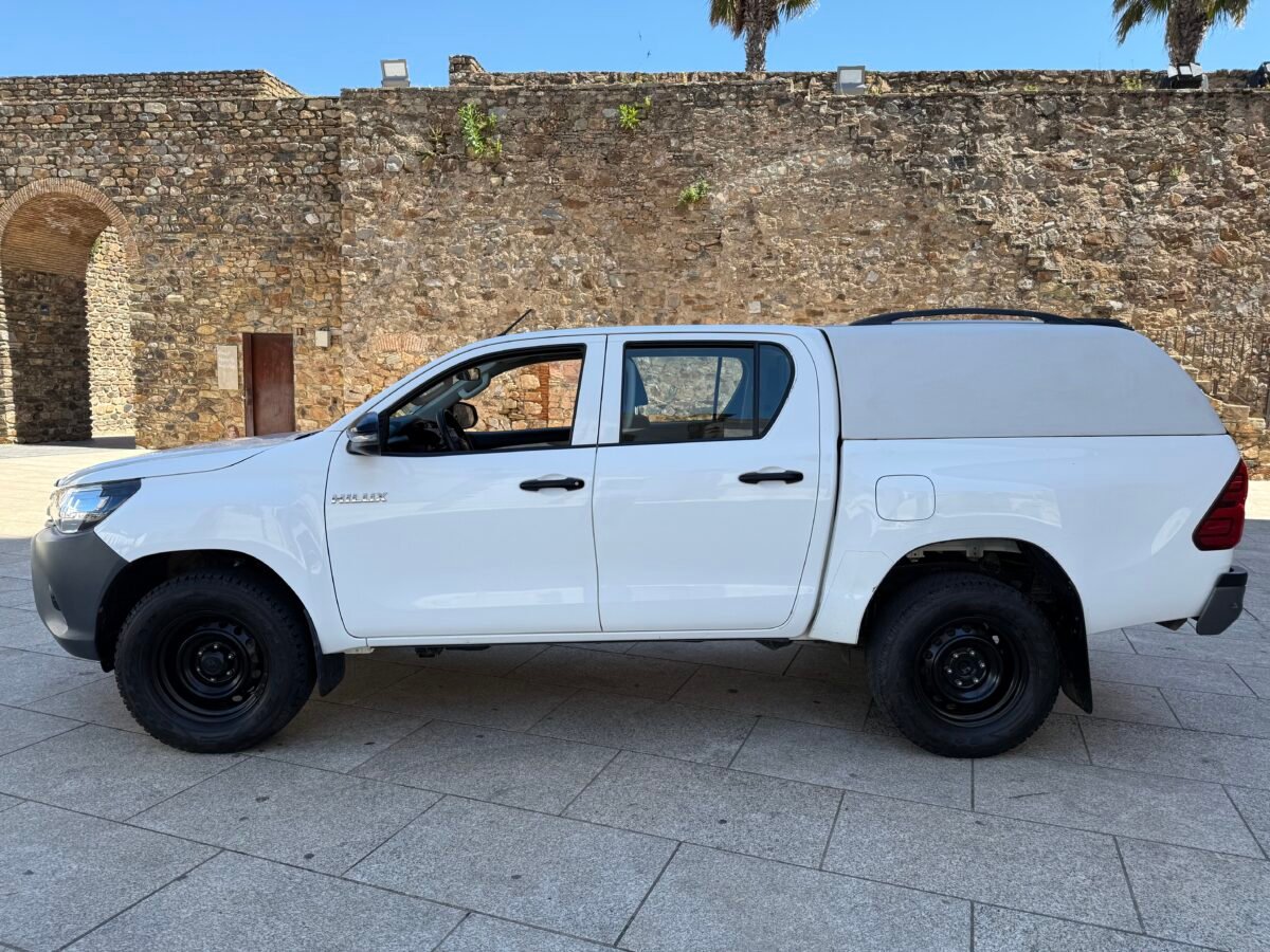 TOYOTA Hilux 2.4 D-4D Cabina Doble GX pickup 