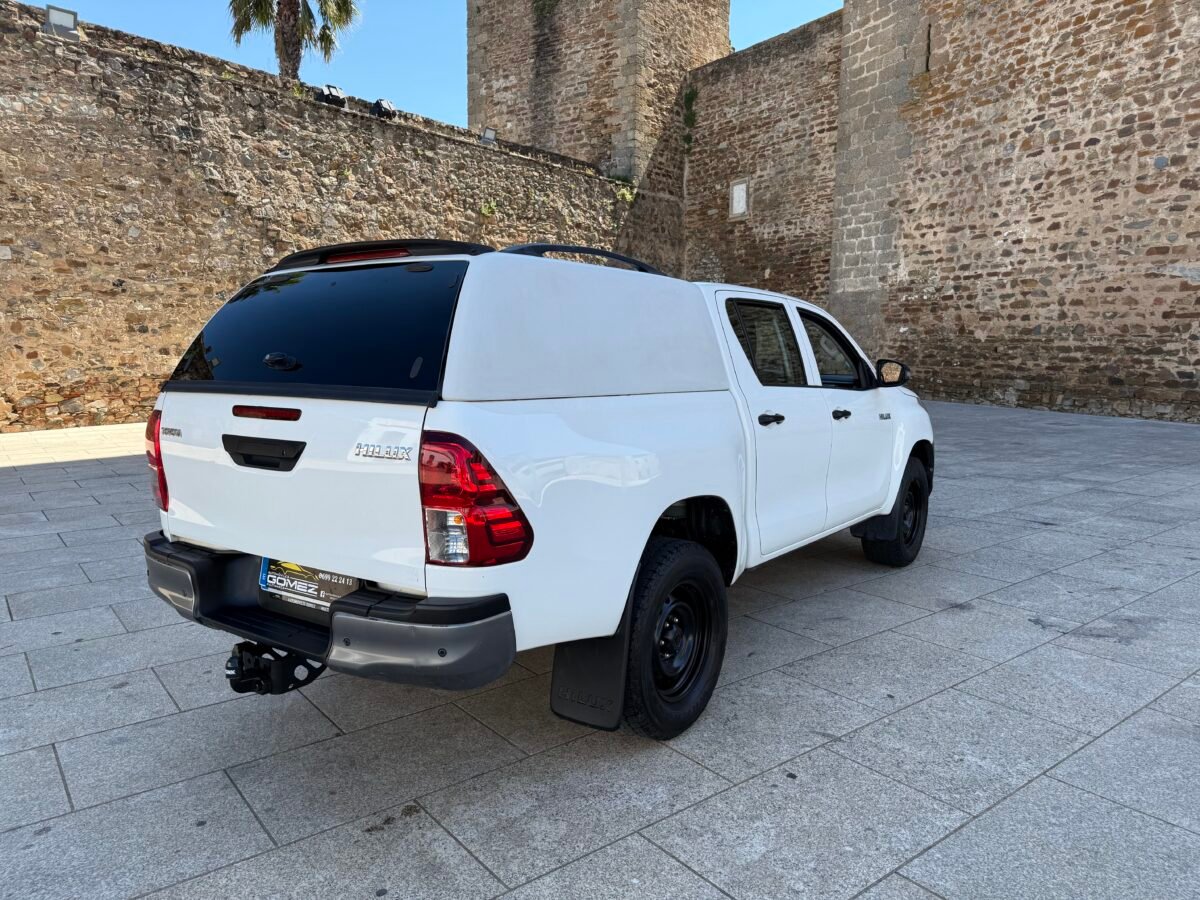 TOYOTA Hilux 2.4 D-4D Cabina Doble GX pickup 