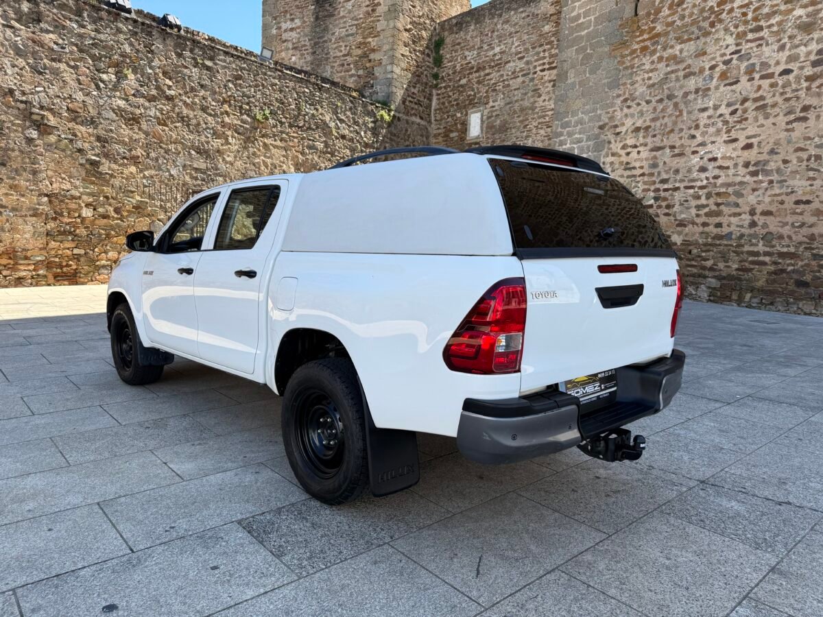 TOYOTA Hilux 2.4 D-4D Cabina Doble GX pickup 