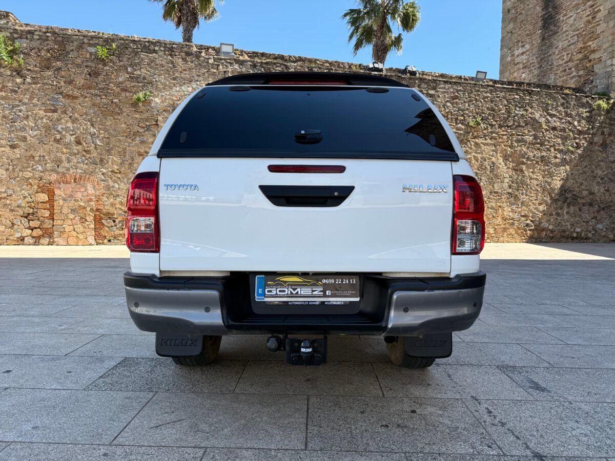TOYOTA Hilux 2.4 D-4D Cabina Doble GX pickup 