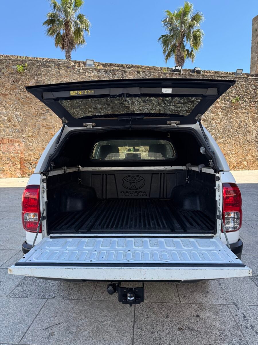 TOYOTA Hilux 2.4 D-4D Cabina Doble GX pickup 