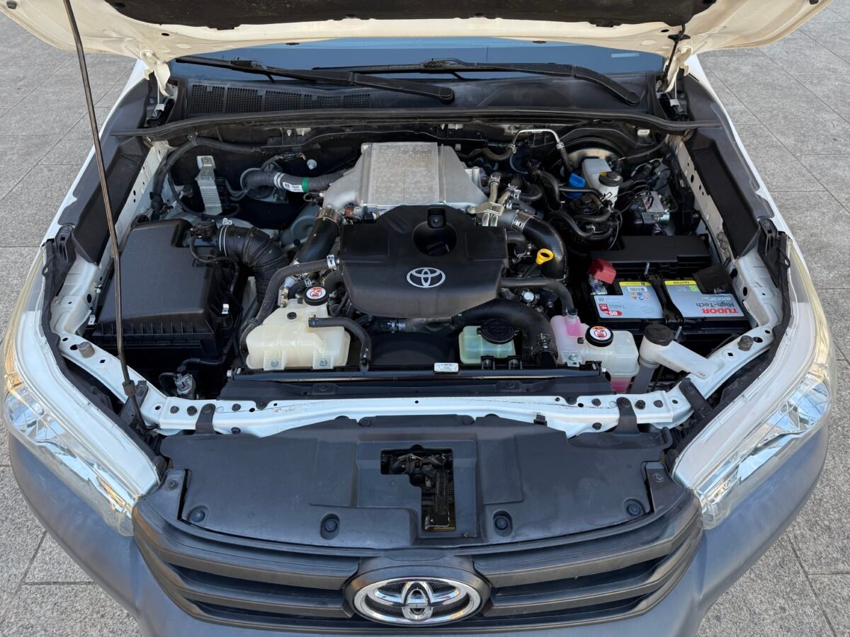 TOYOTA Hilux 2.4 D-4D Cabina Doble GX pickup 