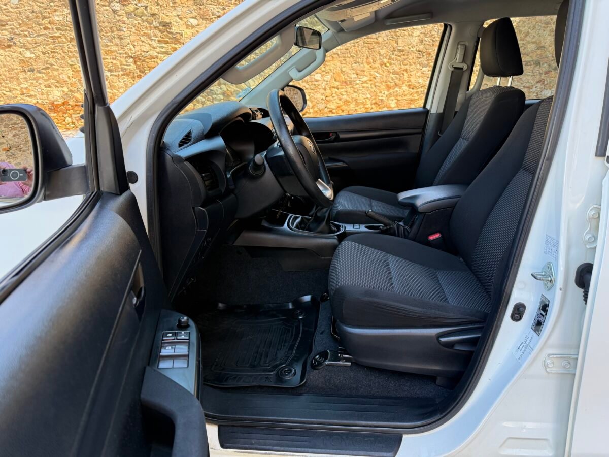 TOYOTA Hilux 2.4 D-4D Cabina Doble GX pickup 