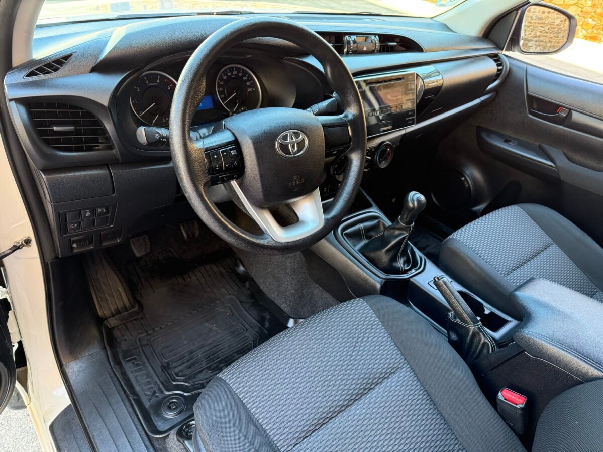 TOYOTA Hilux 2.4 D-4D Cabina Doble GX pickup 
