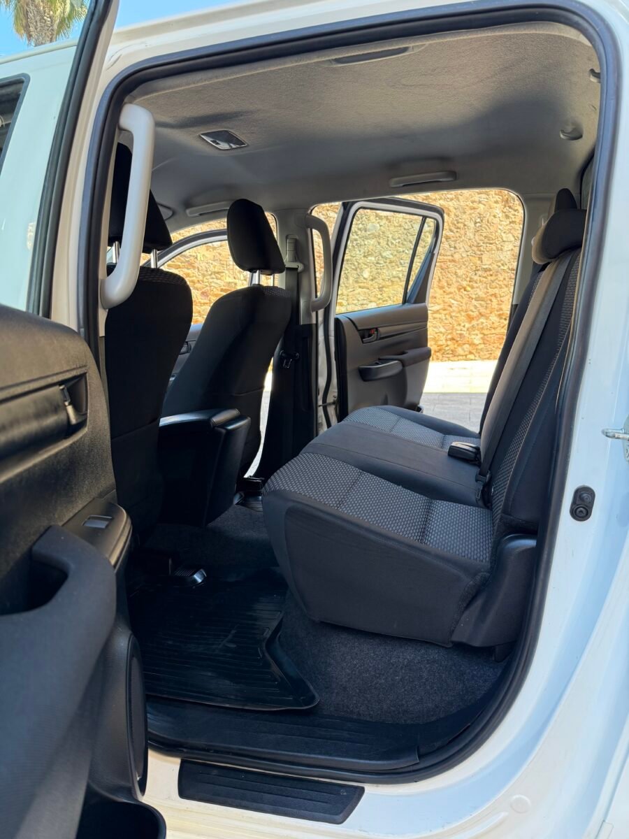 TOYOTA Hilux 2.4 D-4D Cabina Doble GX pickup 