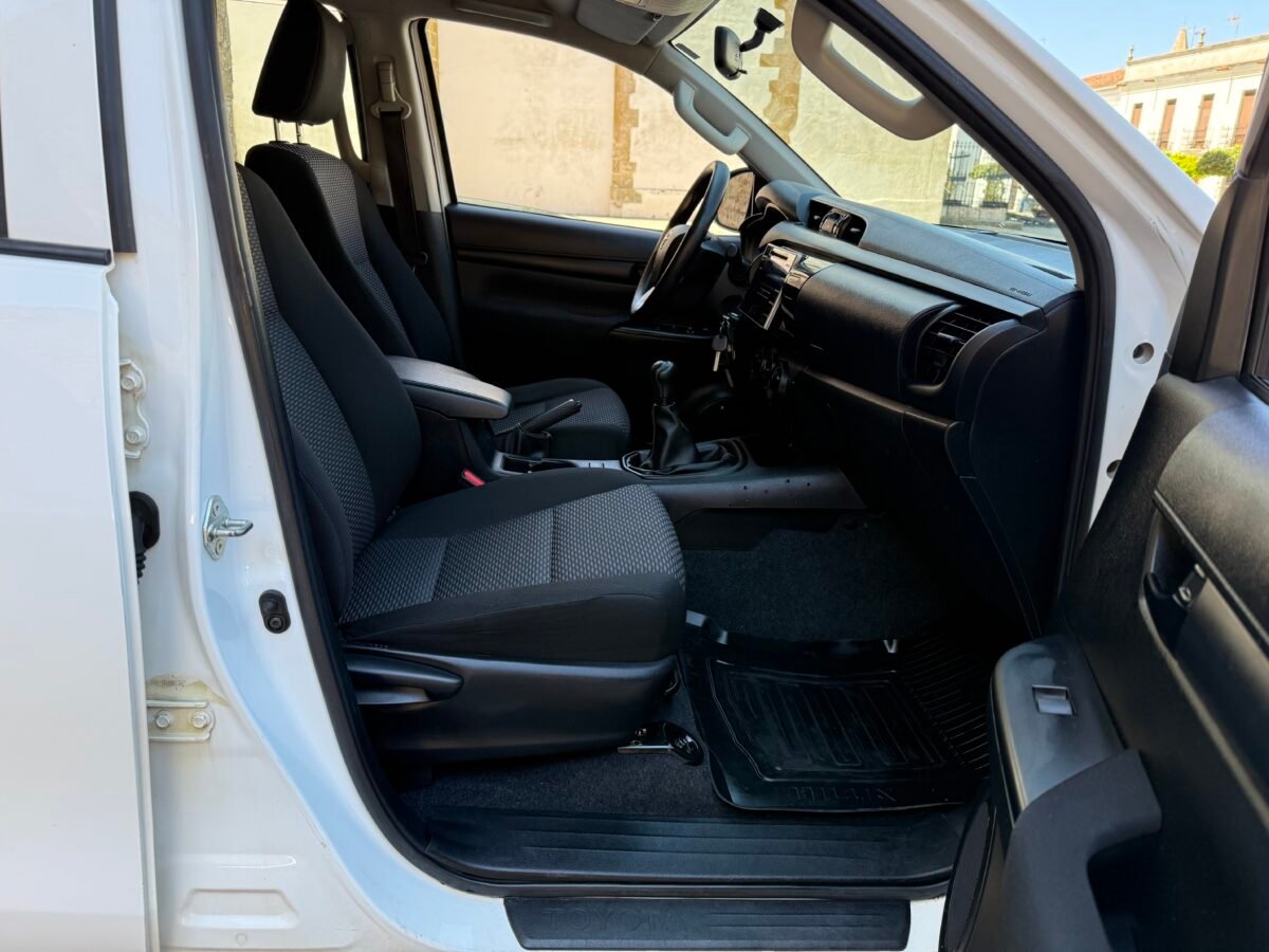 TOYOTA Hilux 2.4 D-4D Cabina Doble GX pickup 