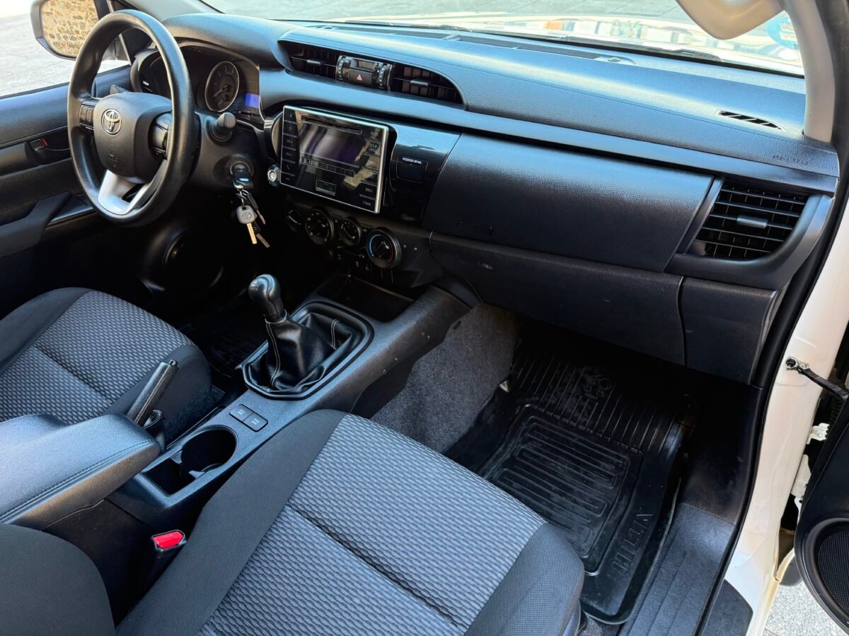 TOYOTA Hilux 2.4 D-4D Cabina Doble GX pickup 