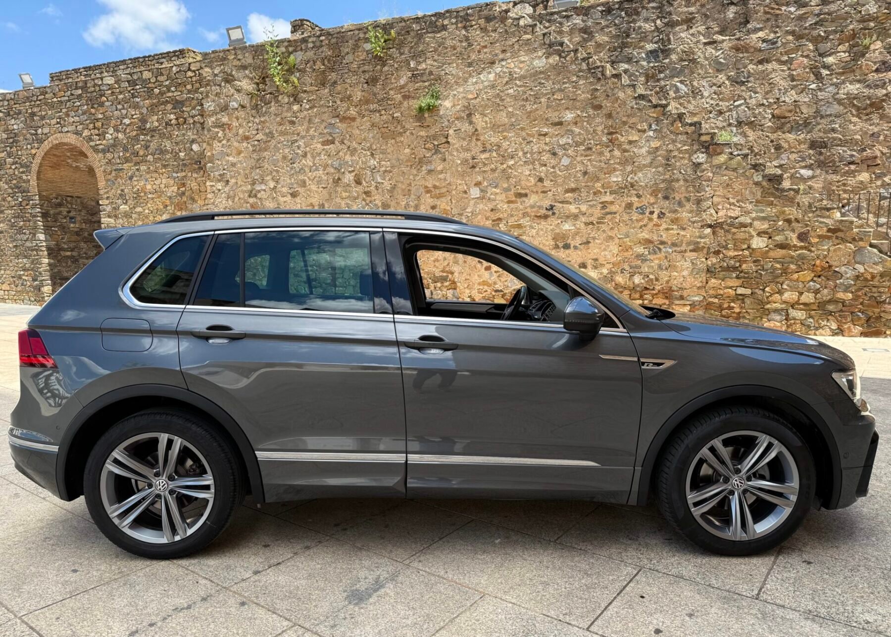 VOLKSWAGEN Tiguan Advance  2.0 TDI 150CV R-LINE