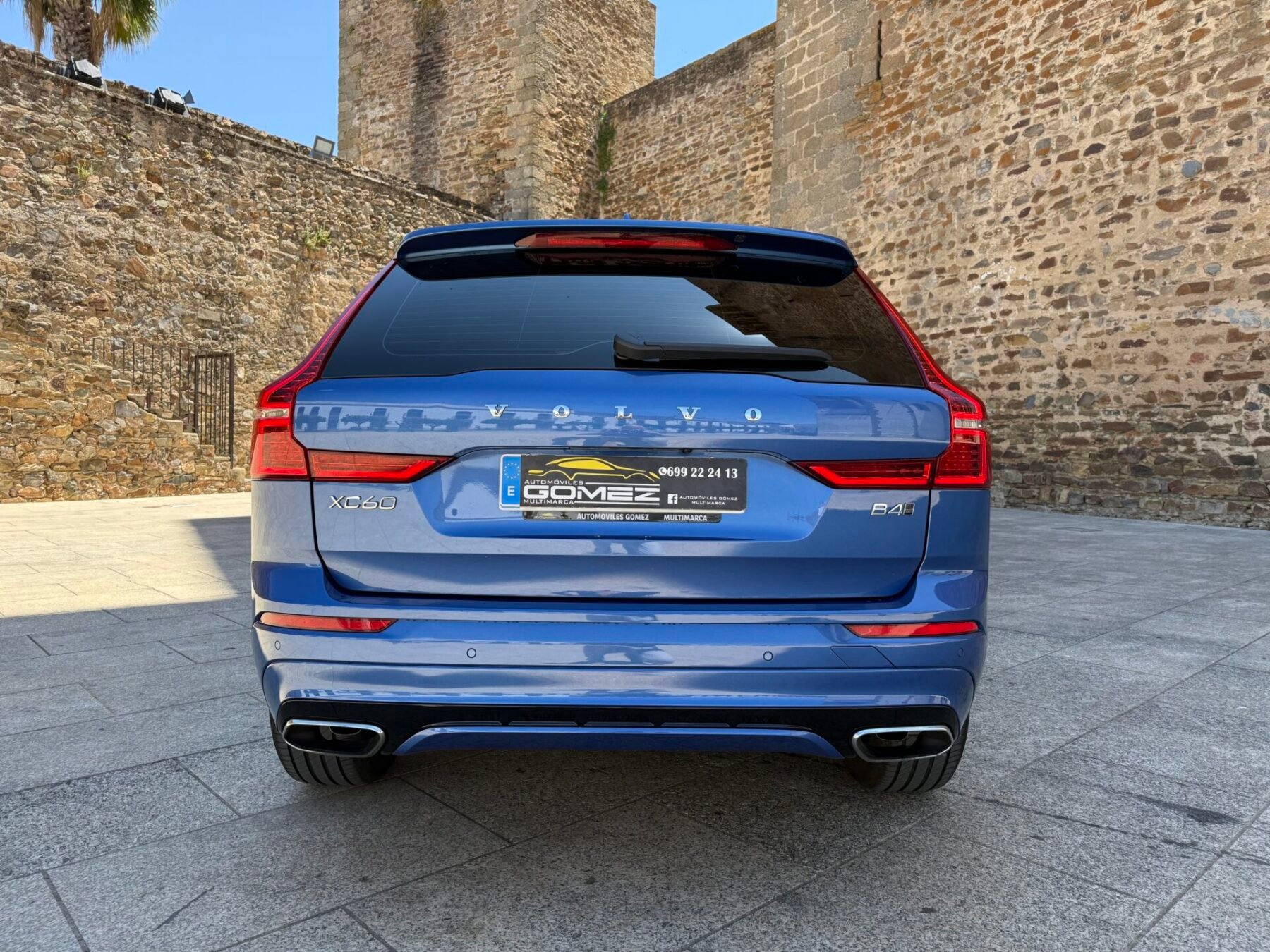 VOLVO XC60  R Design AWD 2.0 B4 