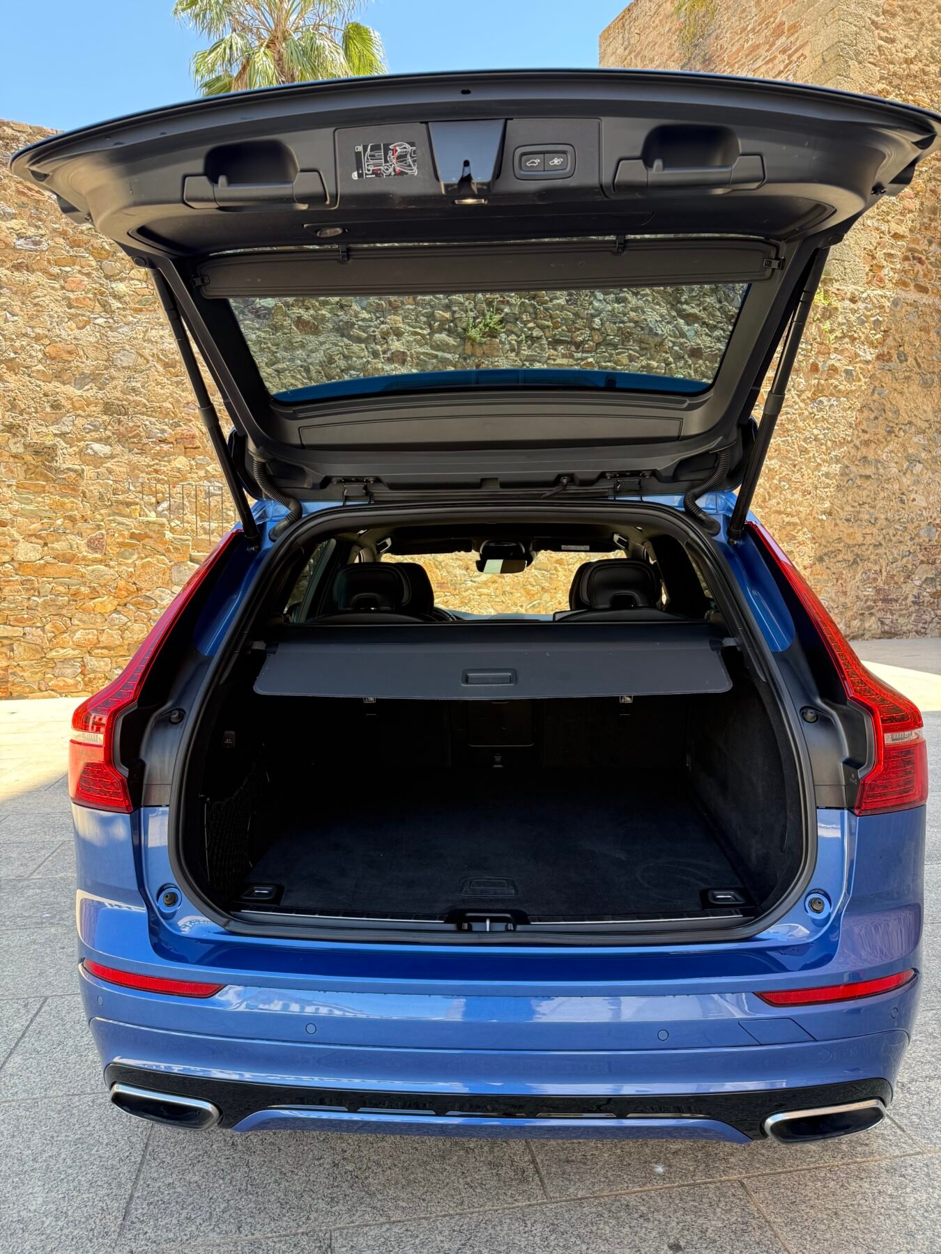 VOLVO XC60  R Design AWD 2.0 B4 