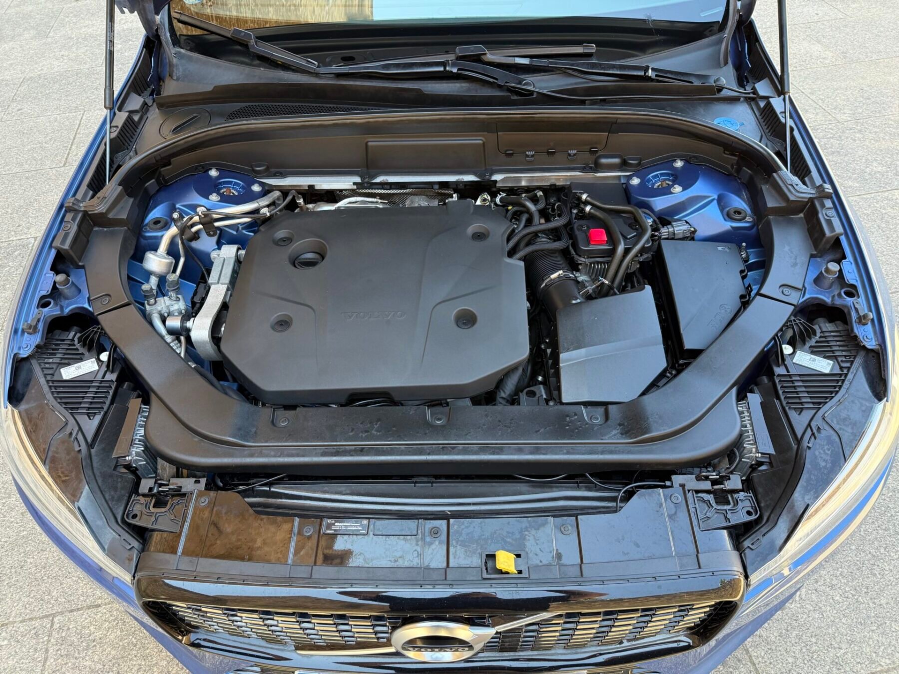 VOLVO XC60  R Design AWD 2.0 B4 