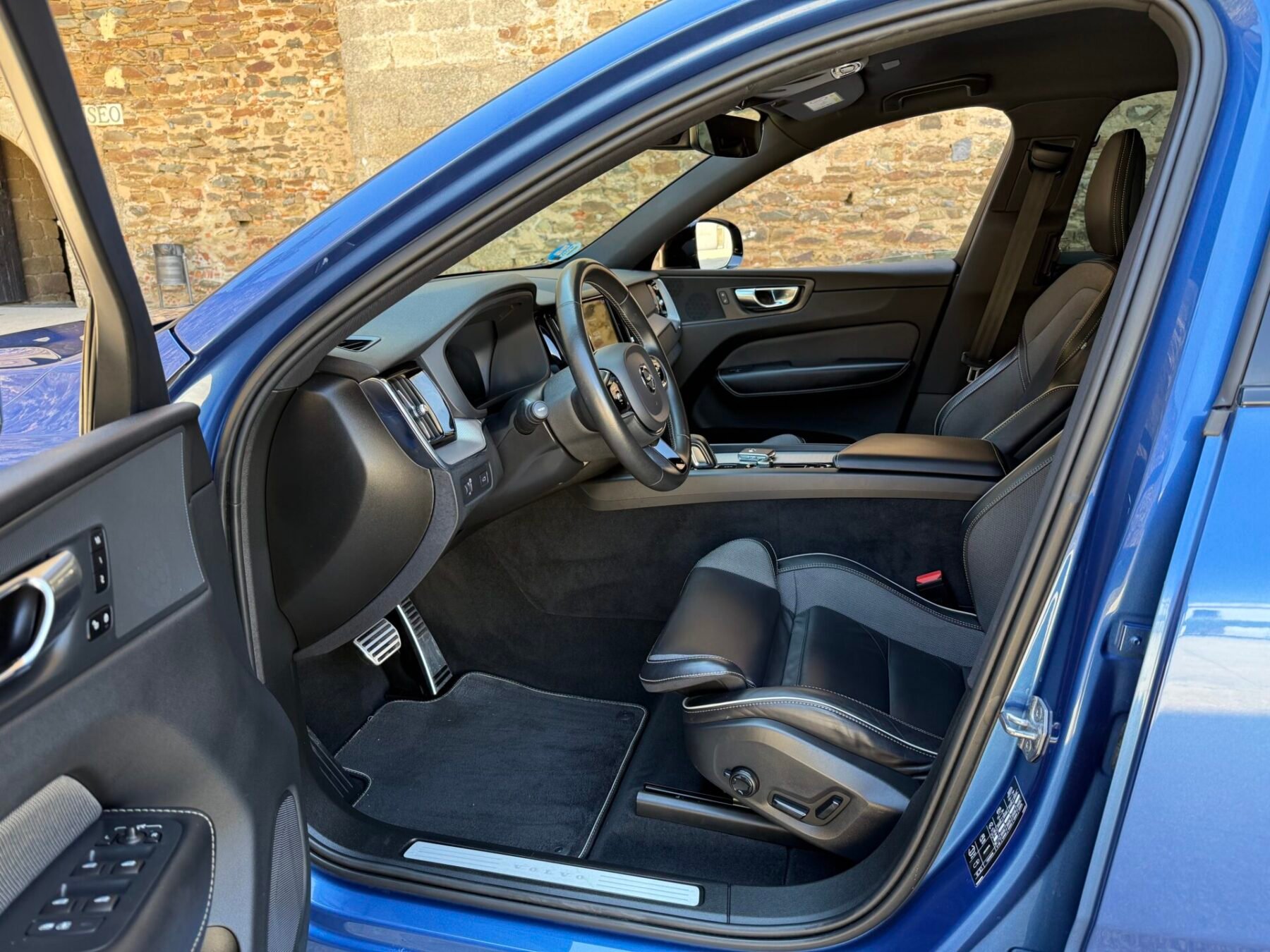 VOLVO XC60  R Design AWD 2.0 B4 