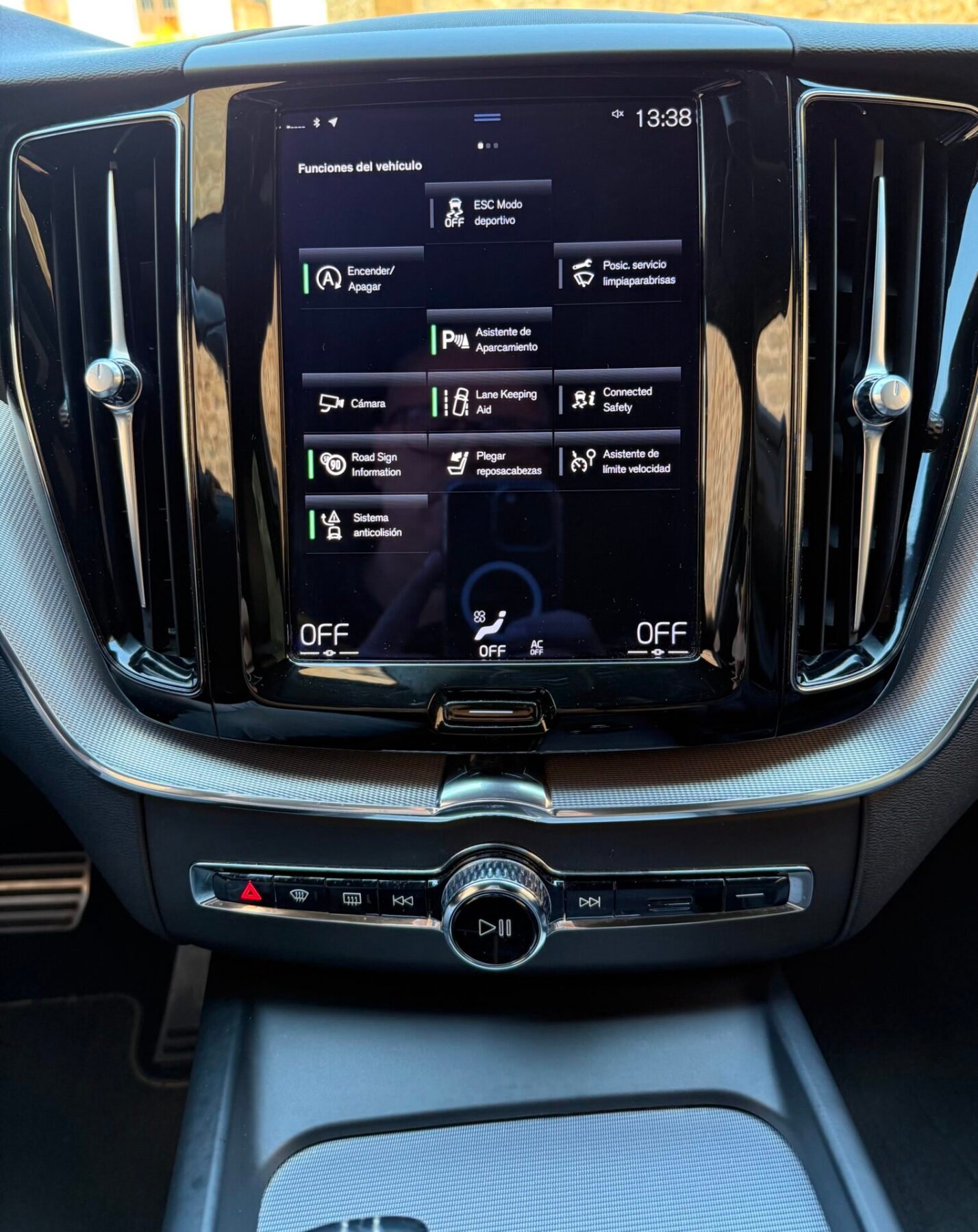 VOLVO XC60  R Design AWD 2.0 B4 