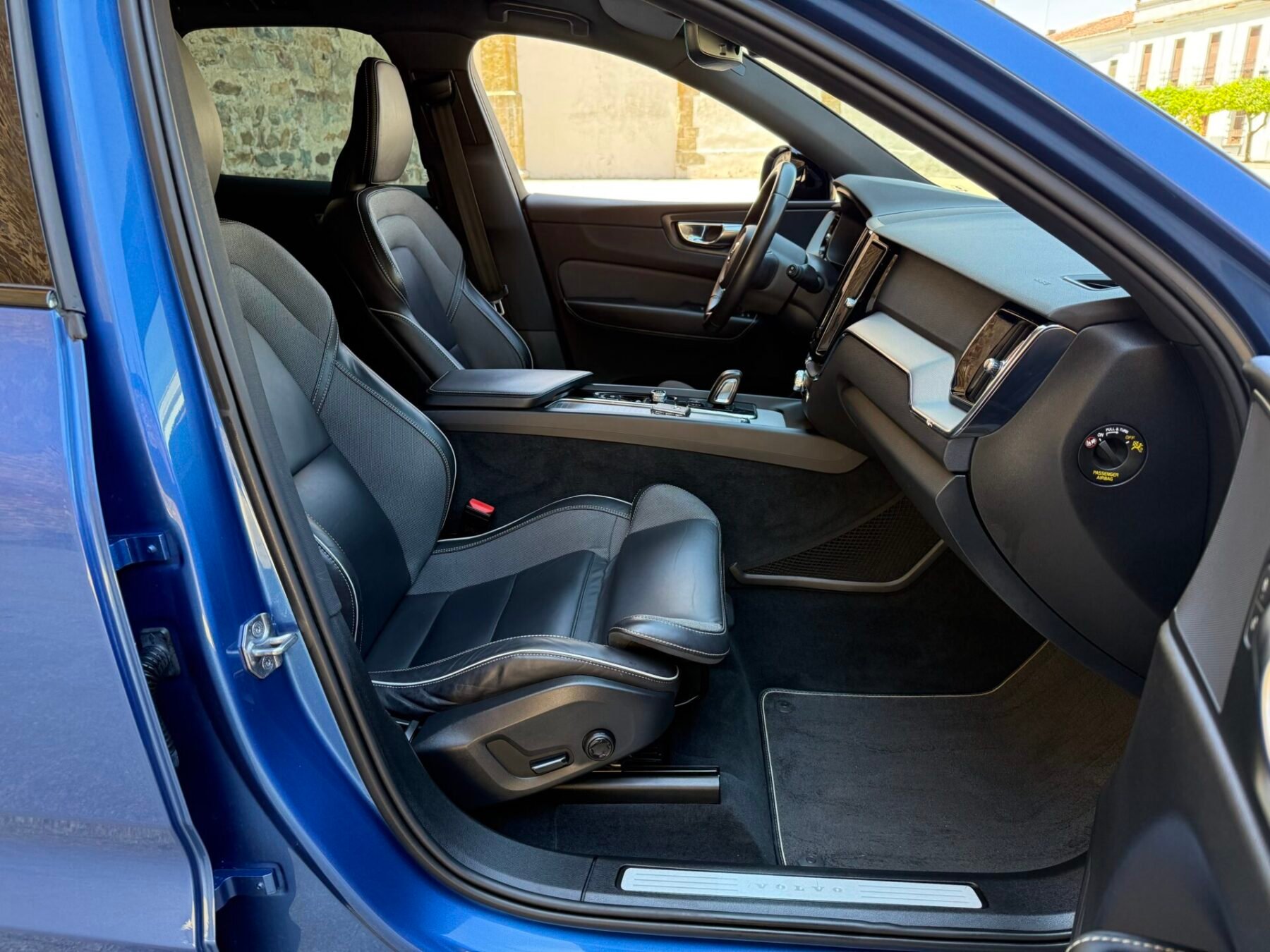 VOLVO XC60  R Design AWD 2.0 B4 