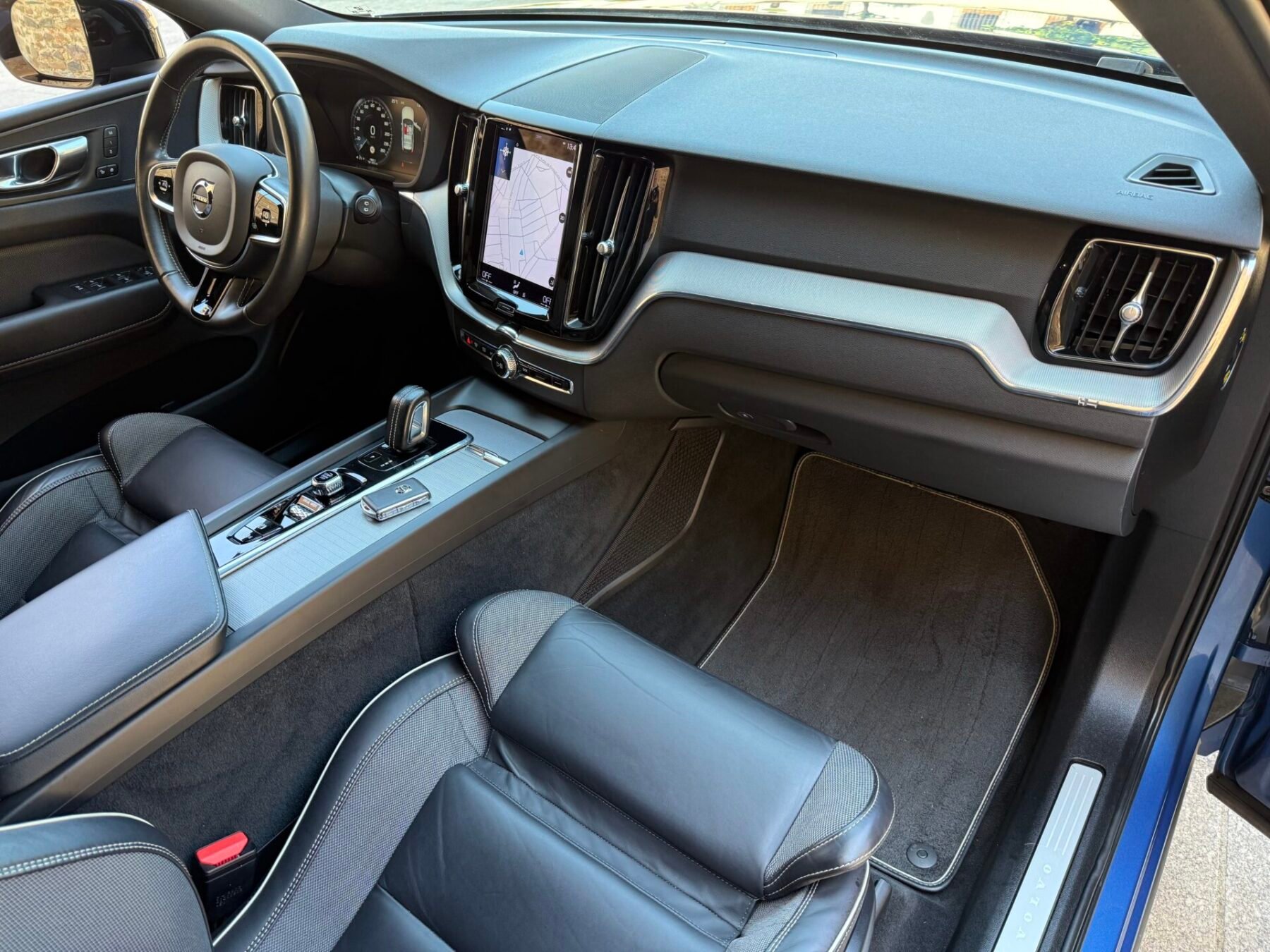 VOLVO XC60  R Design AWD 2.0 B4 