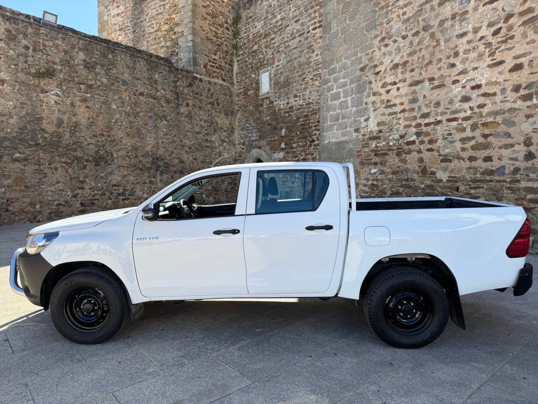 TOYOTA Hilux 2.4 D-4D Cabina Doble GX pickup