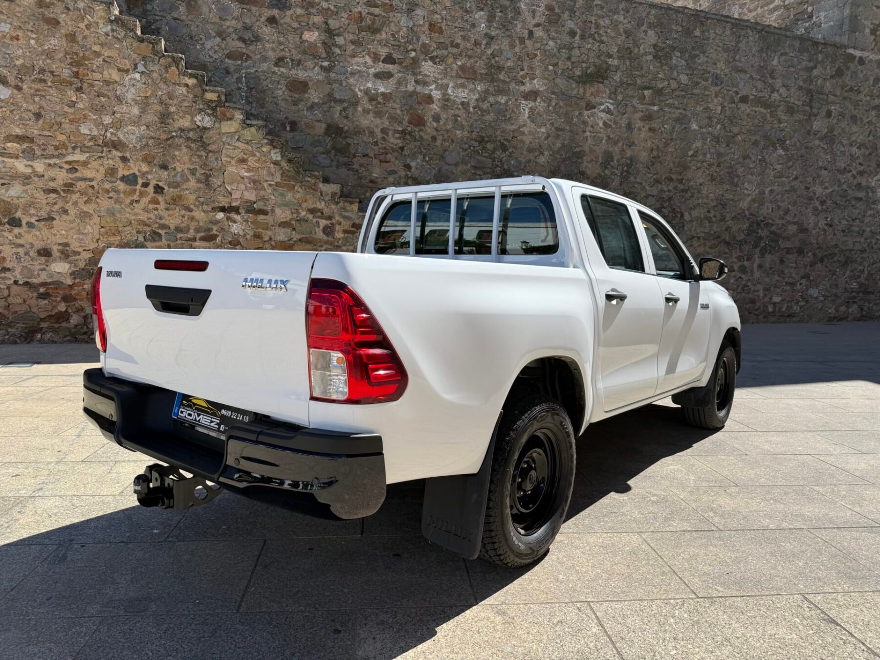 TOYOTA Hilux 2.4 D-4D Cabina Doble GX pickup
