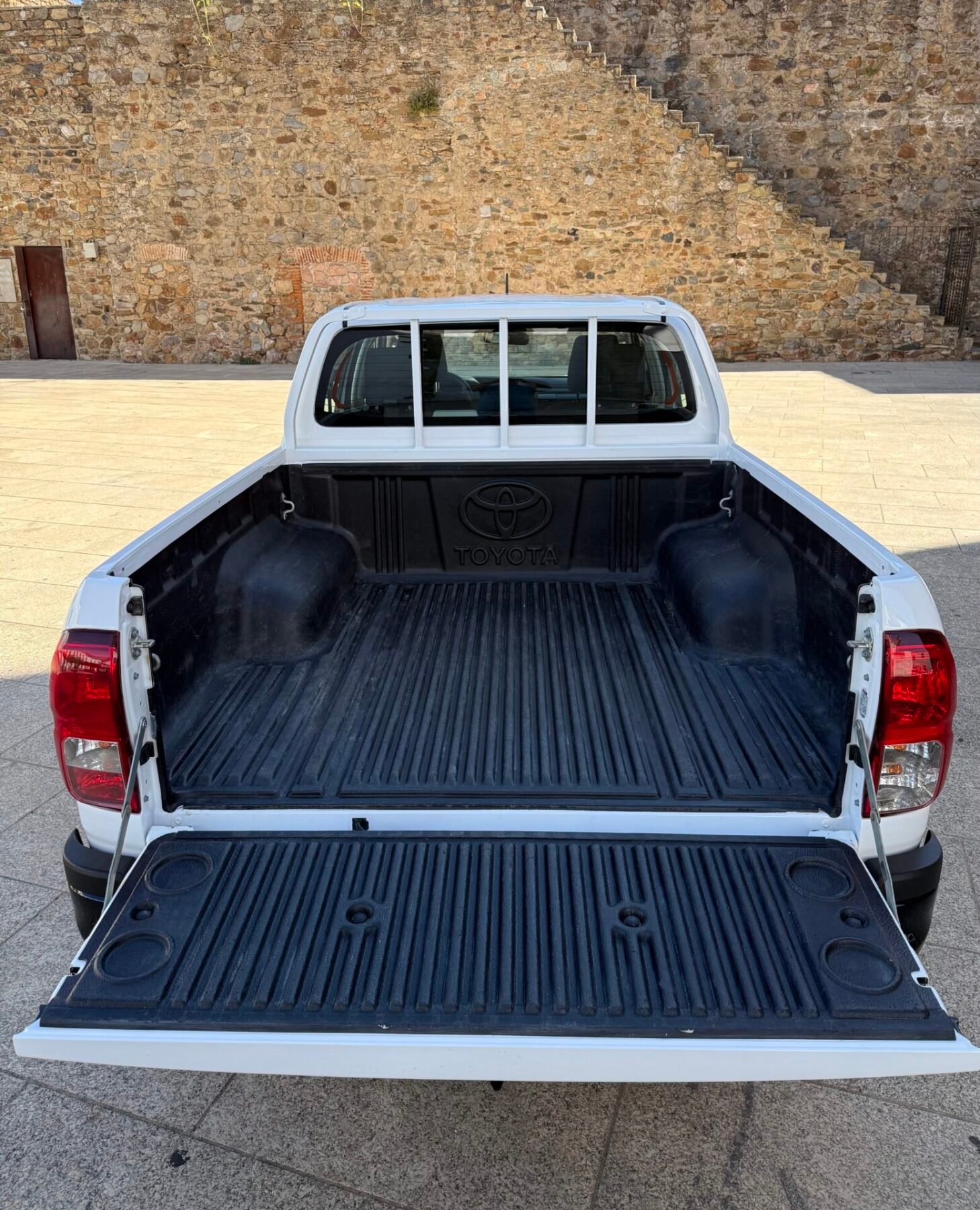 TOYOTA Hilux 2.4 D-4D Cabina Doble GX pickup